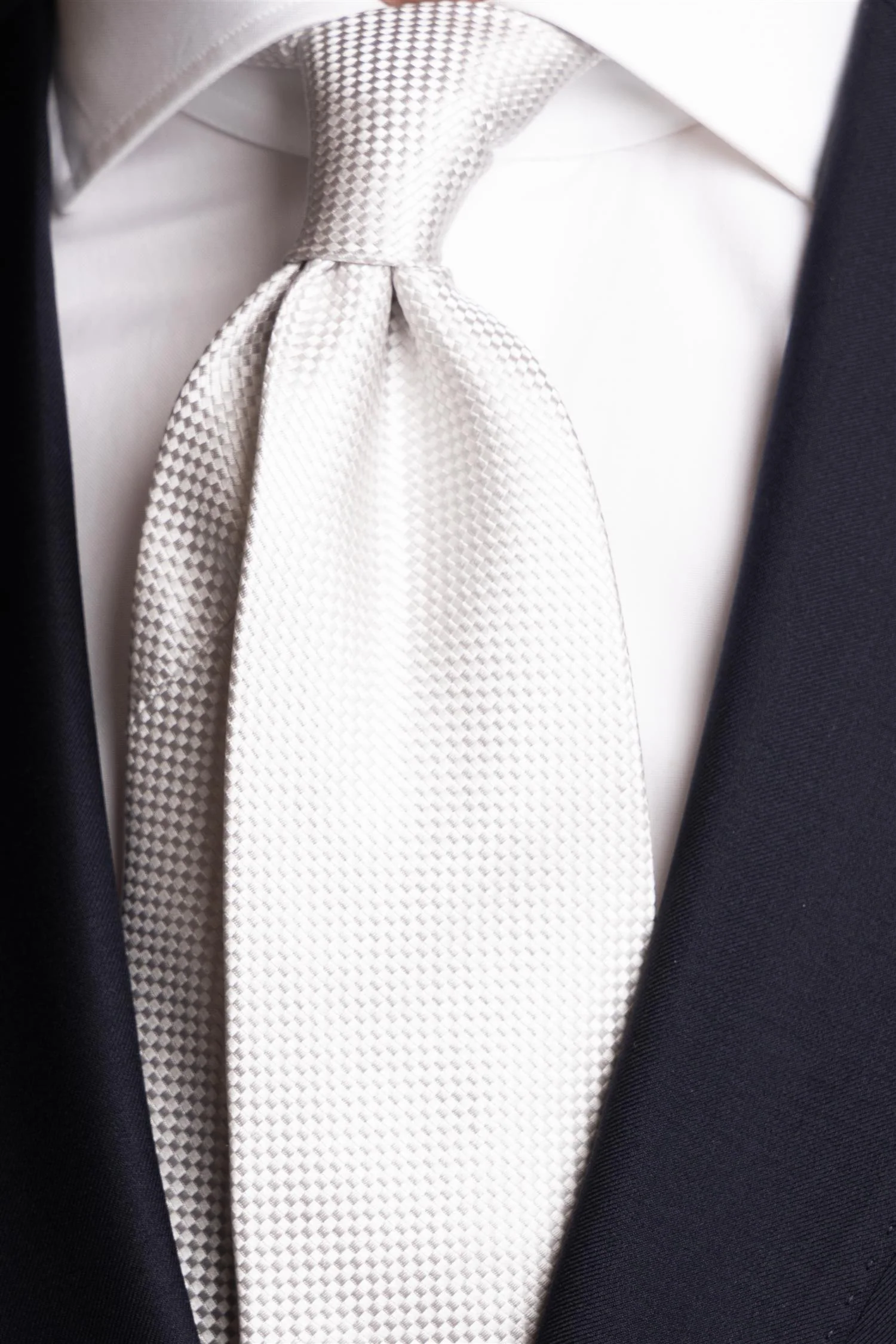 Silk Woven Tie Seremoni Silver - Image 2