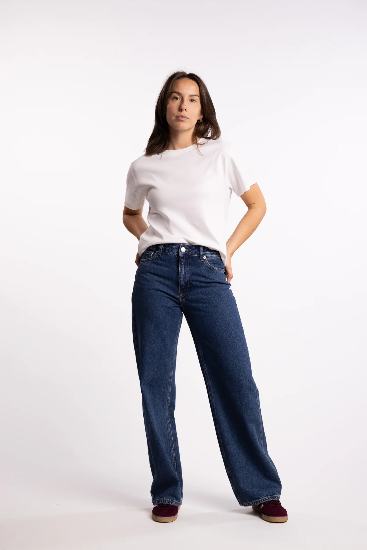 W Wide Jeans - Mid Blue - Image 4