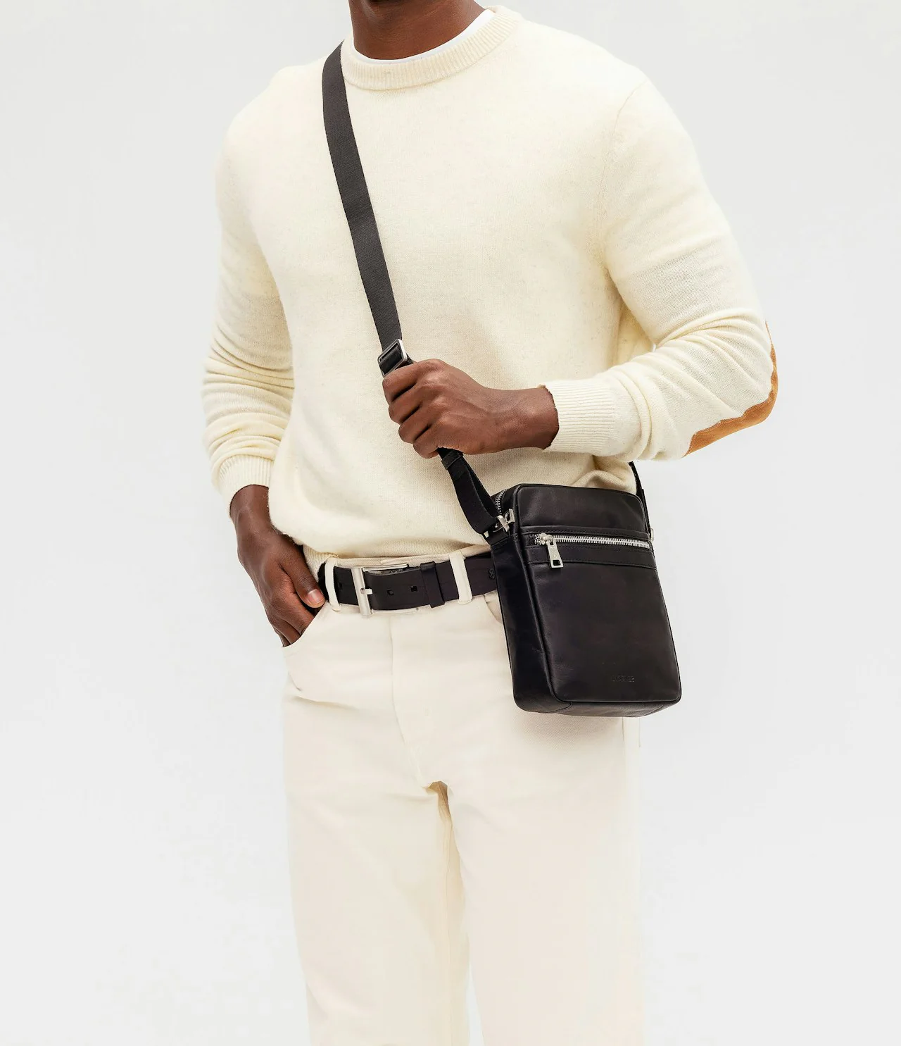 Valle Black Messenger Bag - Image 2