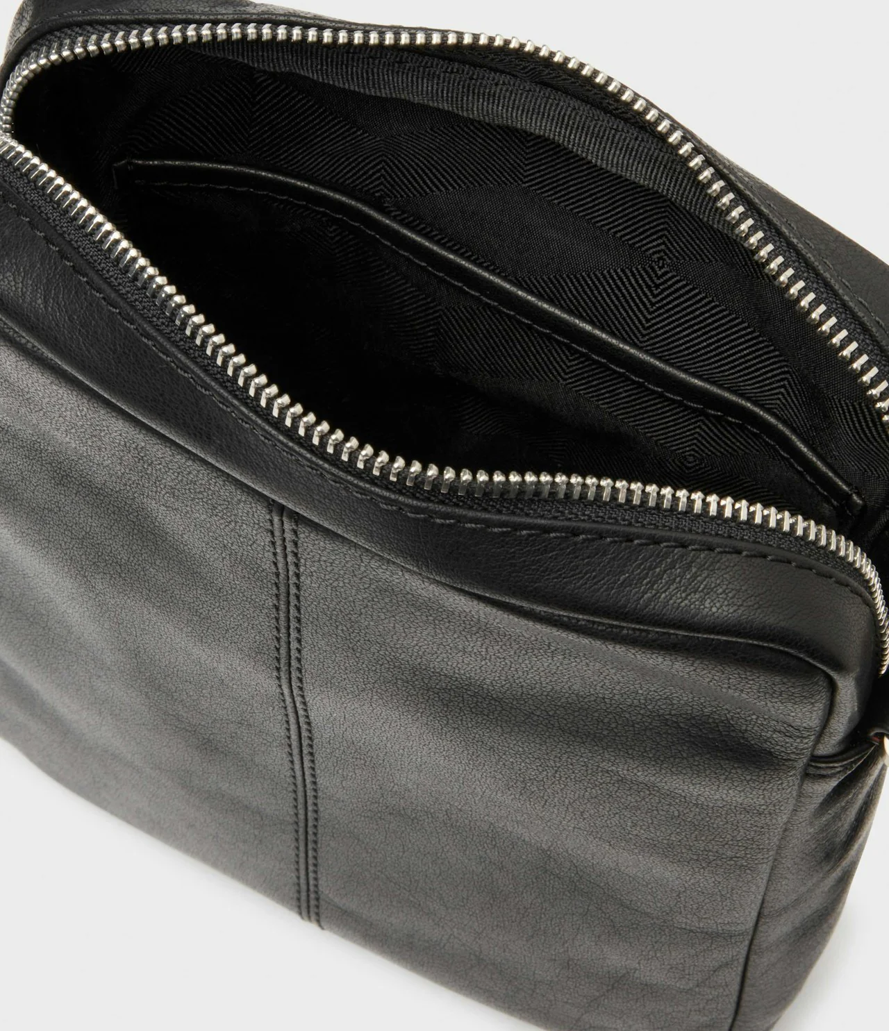 Valle Black Messenger Bag - Image 4