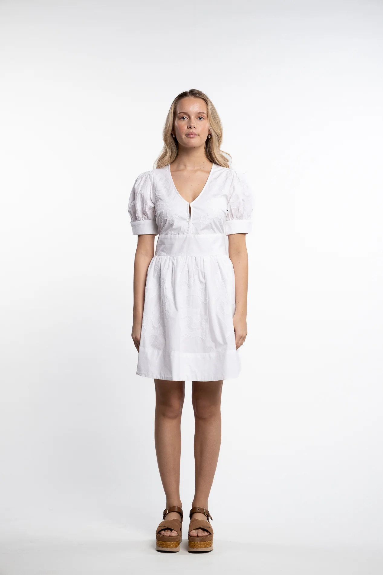 Zenda Embroidery Dress- White - Image 2