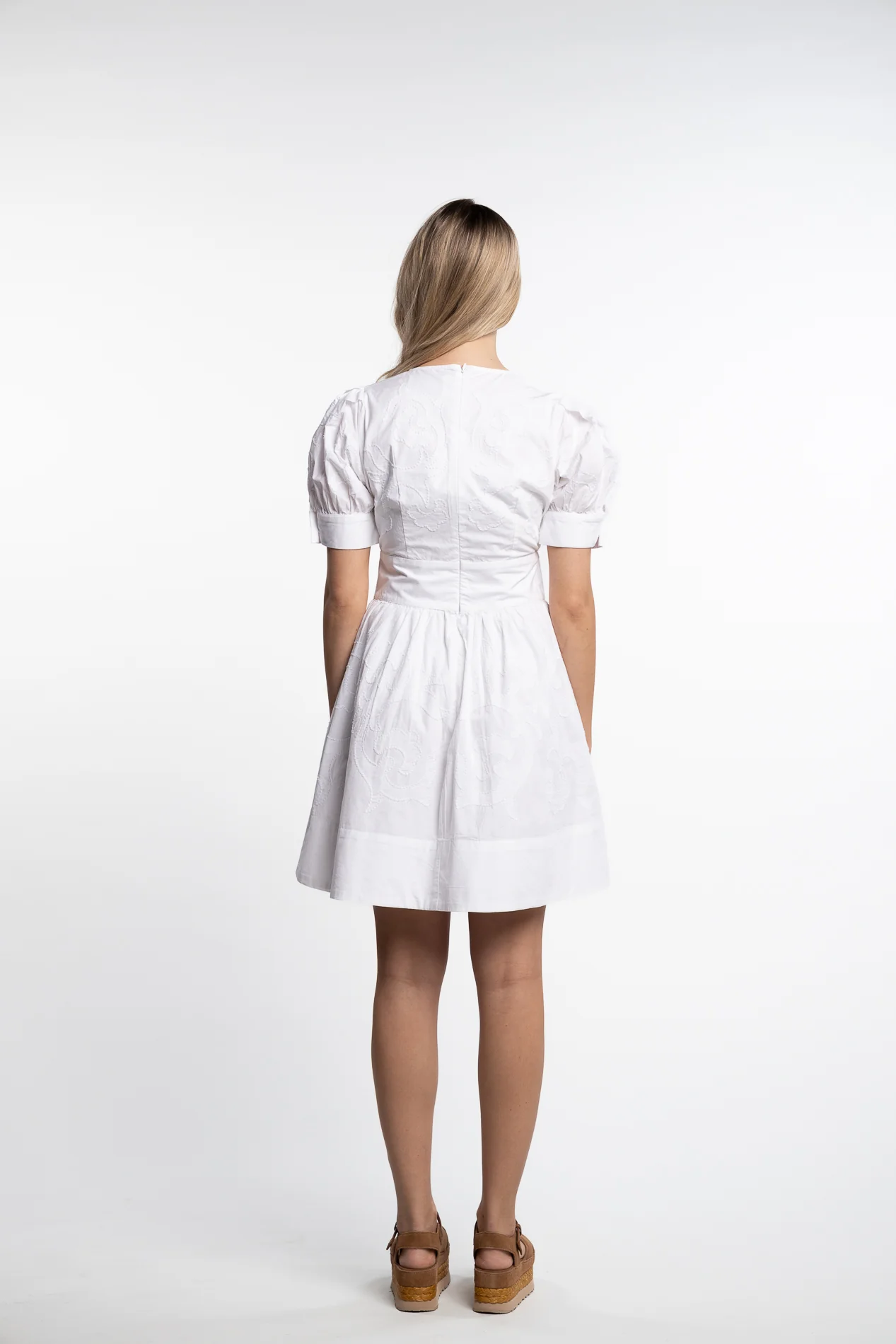 Zenda Embroidery Dress- White - Image 4