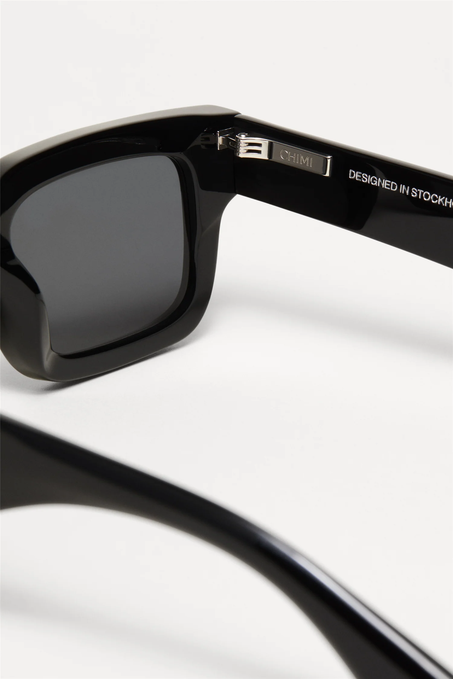 05 Black - Image 4