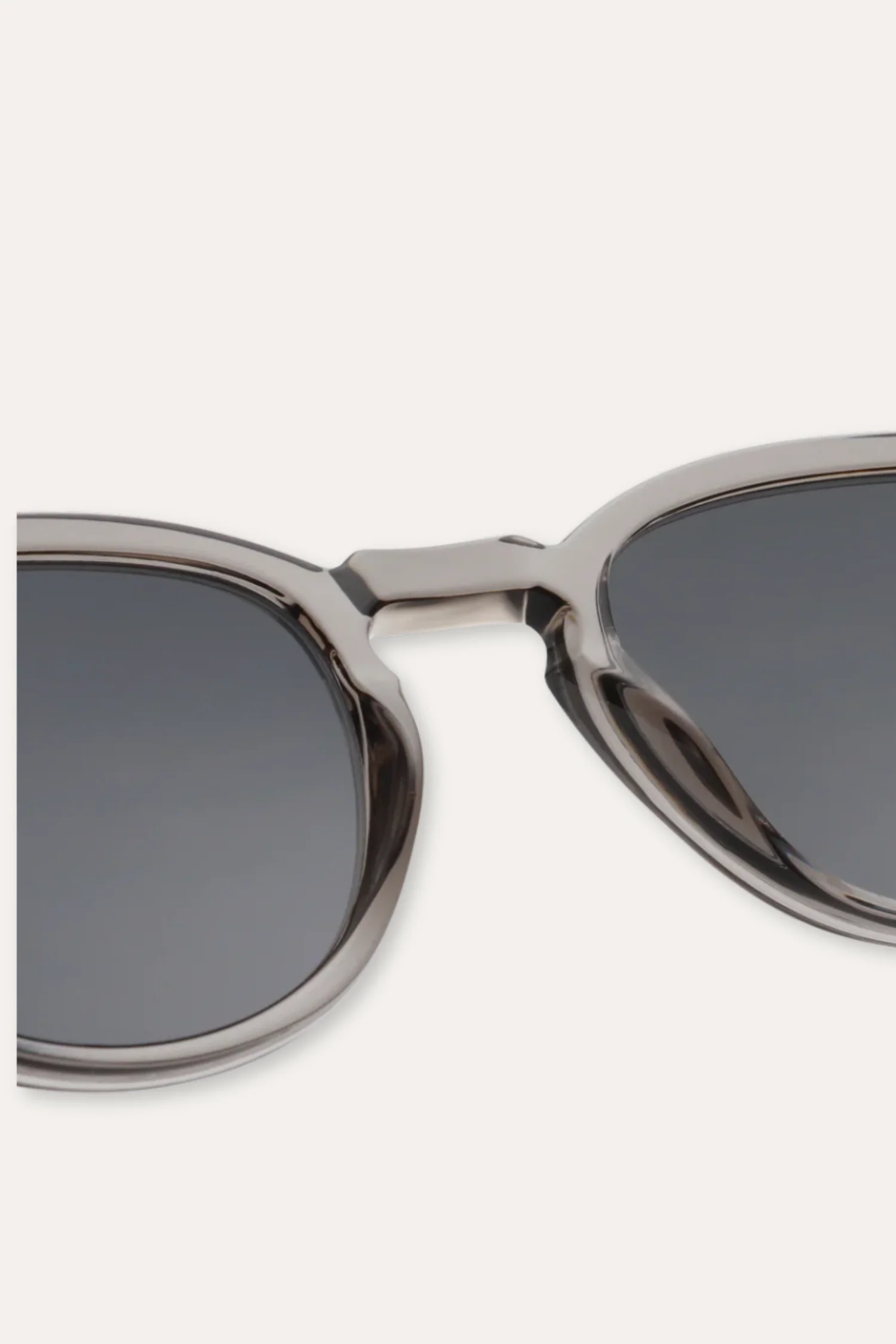 Bate Grey Transparent - Image 7