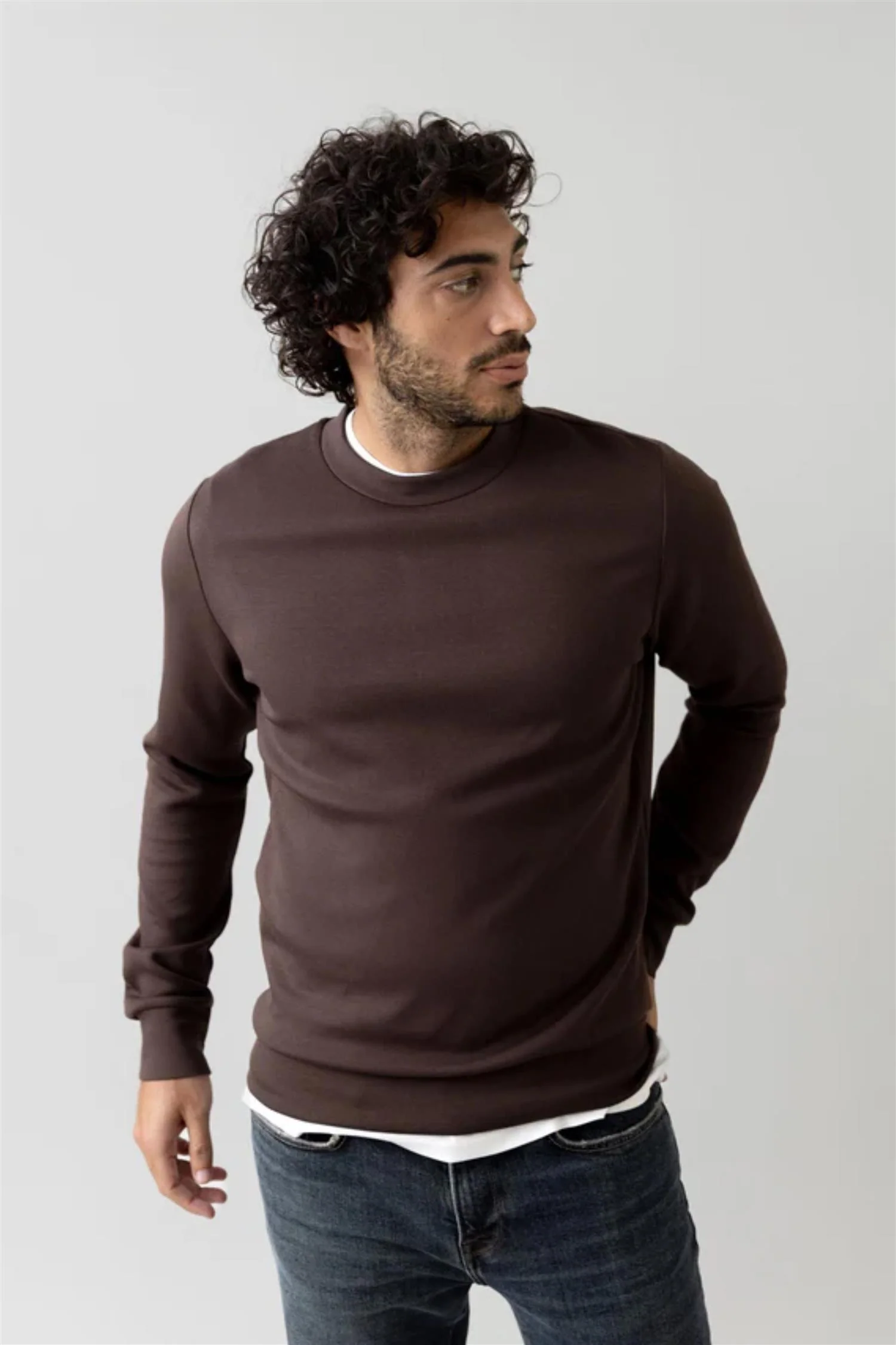 Abel Crew Neck Sweat Chocolate Brown - Image 3