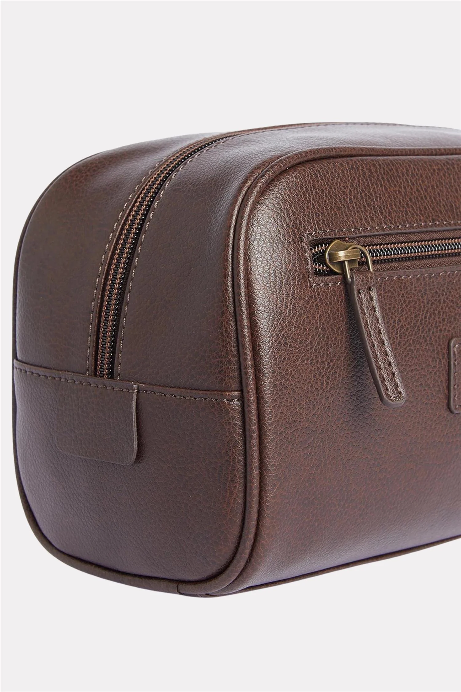 Leather Washbag Brown - Image 3