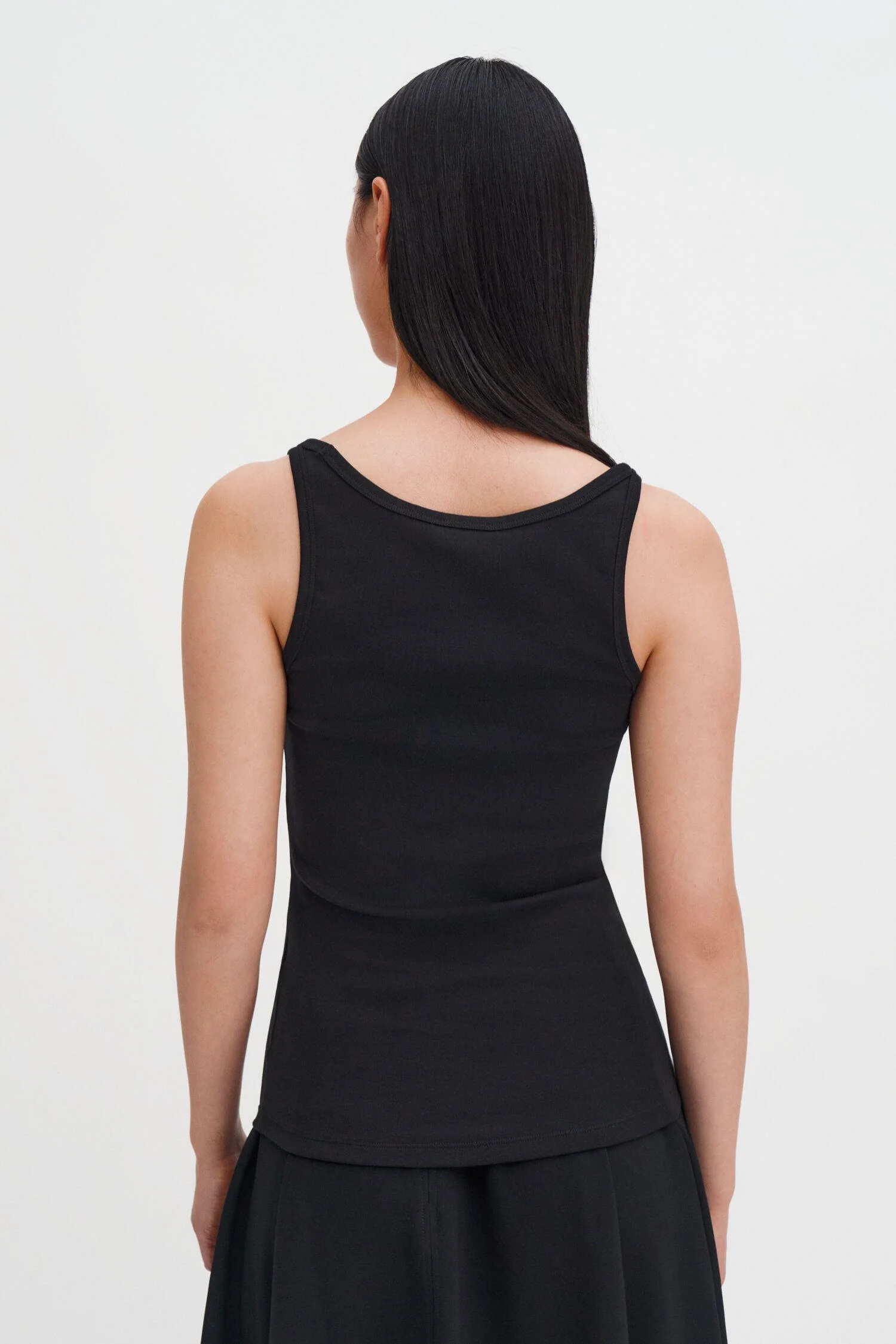 V-Neck Tank Black - Image 3