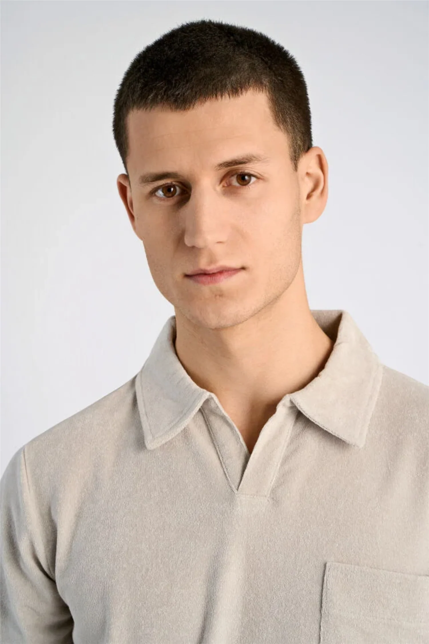Towel V-Neck Polo S/S Fair Grey - Image 6