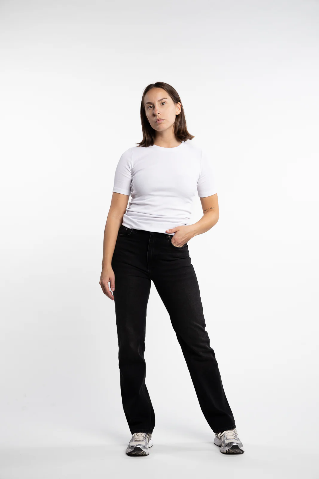 W Regular Jeans- Black Washed - Image 4