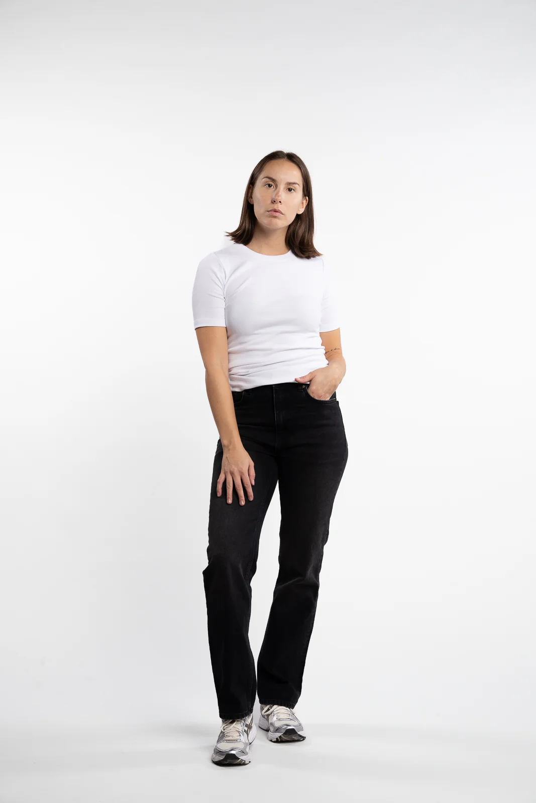 W Regular Jeans- Black Washed - Image 5